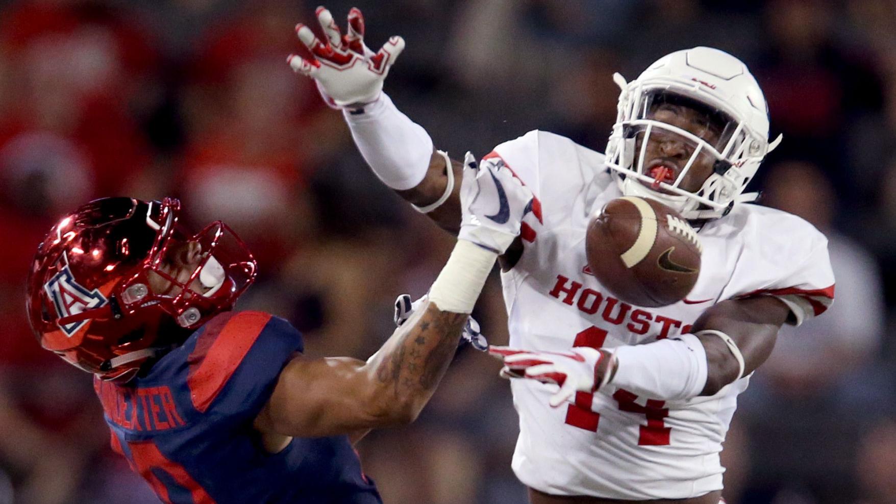 Houston beats Arizona Wildcats 19-16; RichRod shuffles QBs in loss